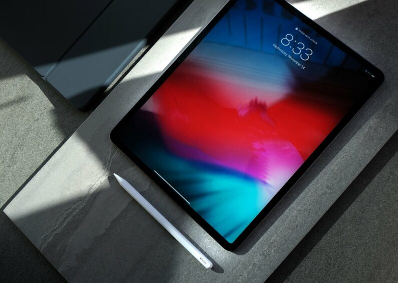 Um dos melhores tables é o iPad Pro 12.9 polegadas da Apple
